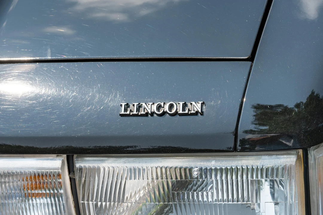 1992 Lincoln Continental Mark VII - Image 14 of 31