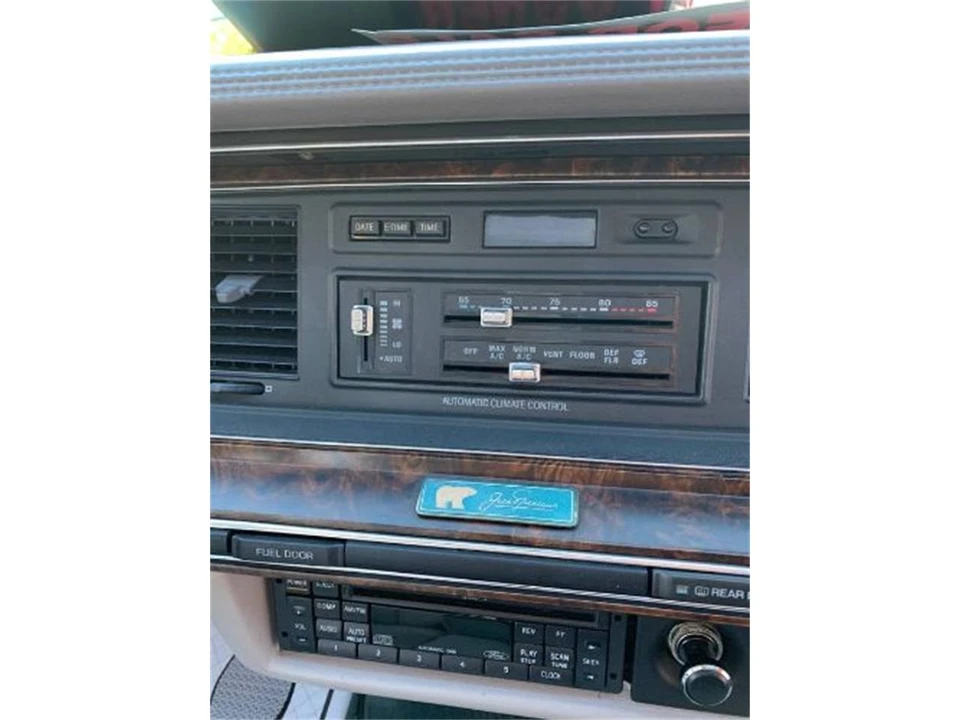 1992 Lincoln Town Car - Image 13 of 20