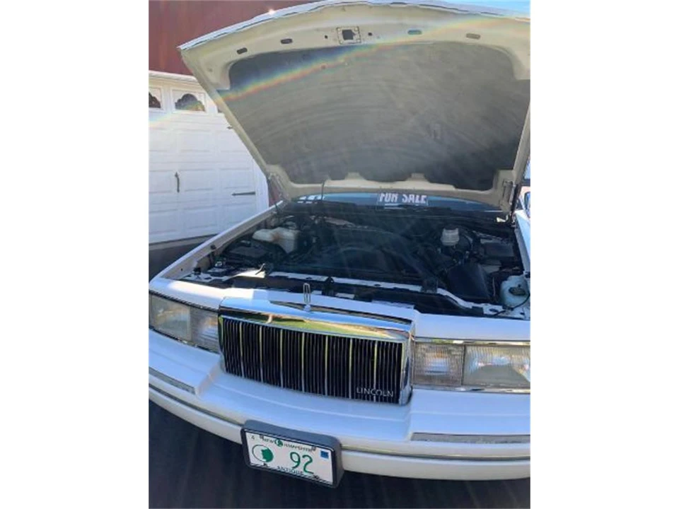 1992 Lincoln Town Car - Image 9 of 20