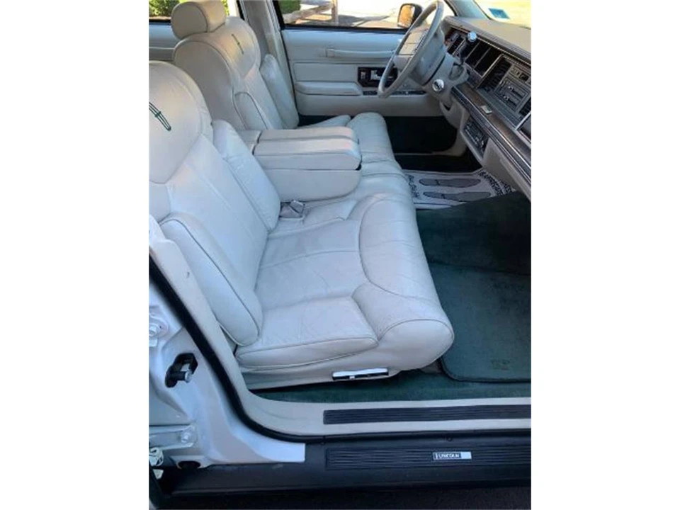 1992 Lincoln Town Car - Image 10 of 20