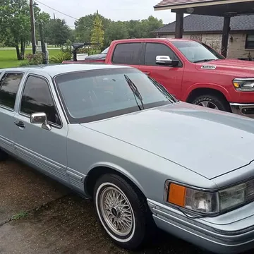 1992 Lincoln Town Car Executive Sedan 4D
