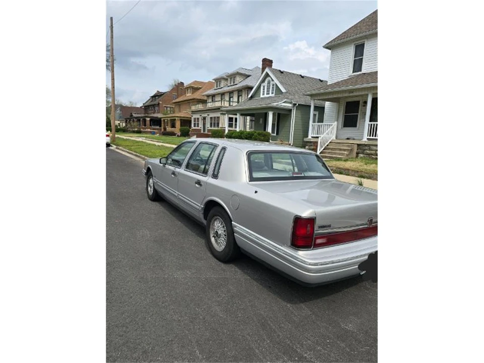 1992 Lincoln Town Car - Image 4 of 10