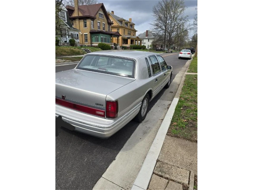 1992 Lincoln Town Car - Image 6 of 10