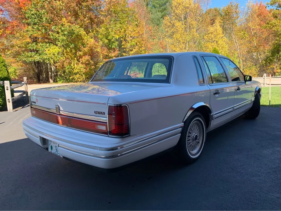 1992 Lincoln Town Car - Image 2 of 10