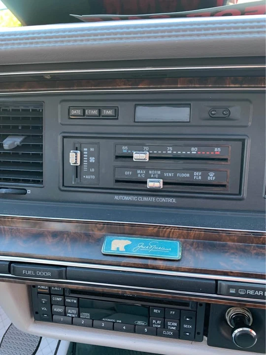 1992 Lincoln Town Car - Image 6 of 10