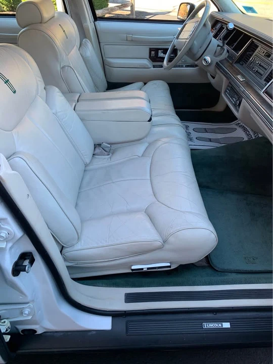 1992 Lincoln Town Car - Image 8 of 10