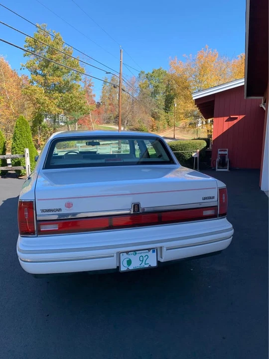 1992 Lincoln Town Car - Image 3 of 10