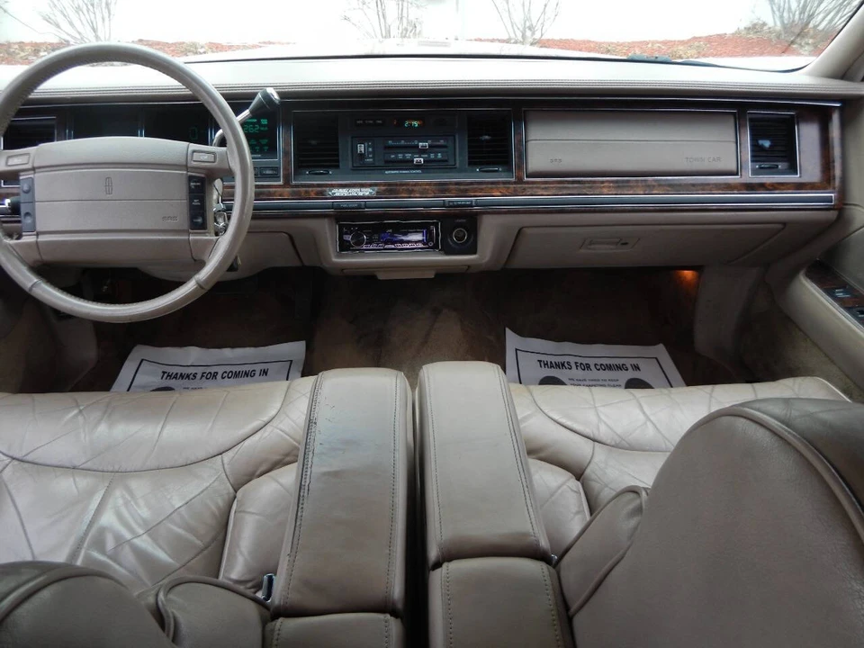 1992 Lincoln Town Car - Image 2 of 12