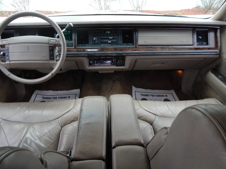 1992 Lincoln Town Car - Image 2 of 21