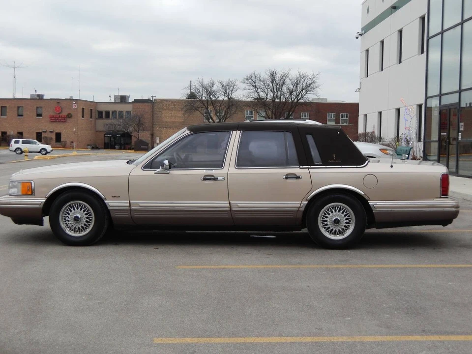 1992 Lincoln Town Car - Image 10 of 21