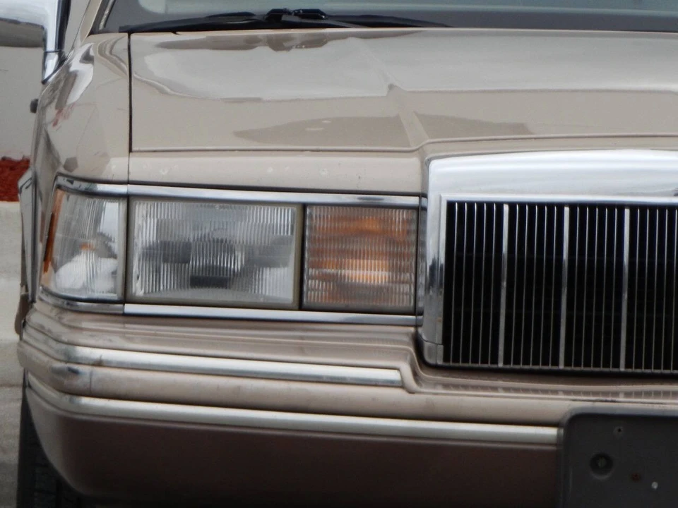 1992 Lincoln Town Car - Image 9 of 21