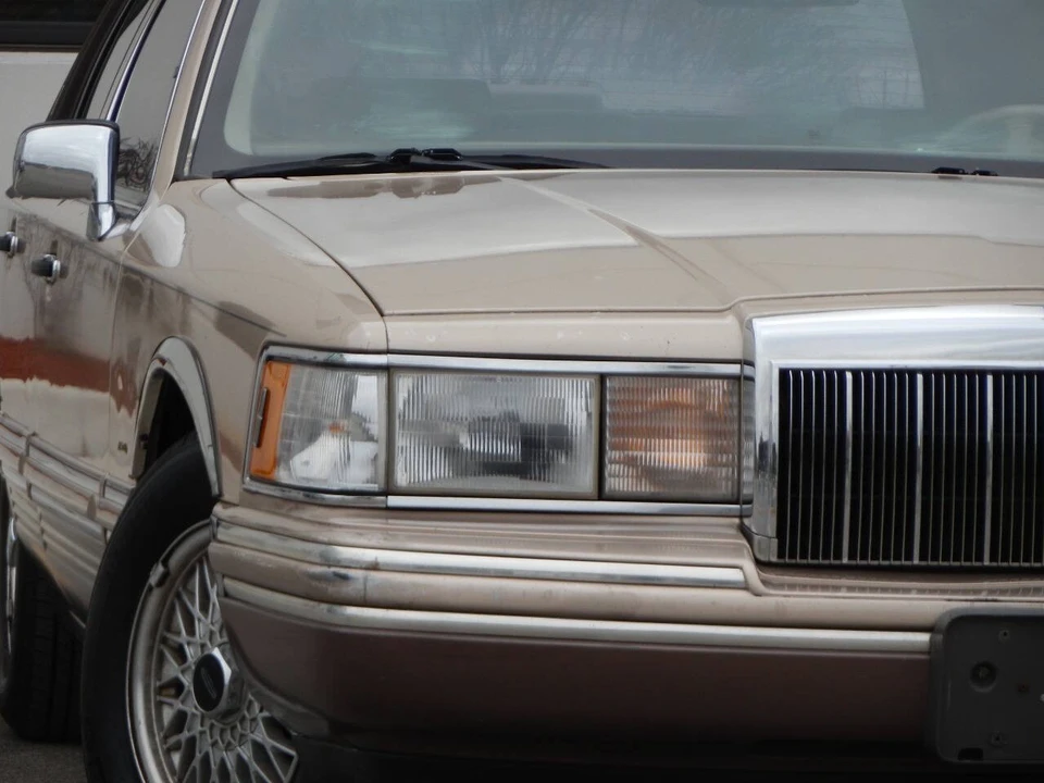 1992 Lincoln Town Car - Image 6 of 21