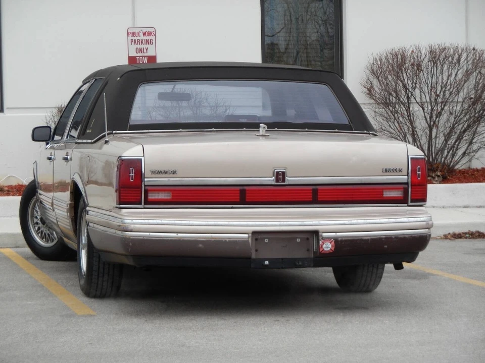 1992 Lincoln Town Car - Image 13 of 21