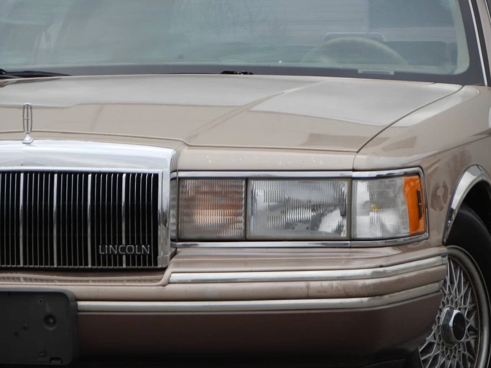 1992 Lincoln Town Car - Image 4 of 12