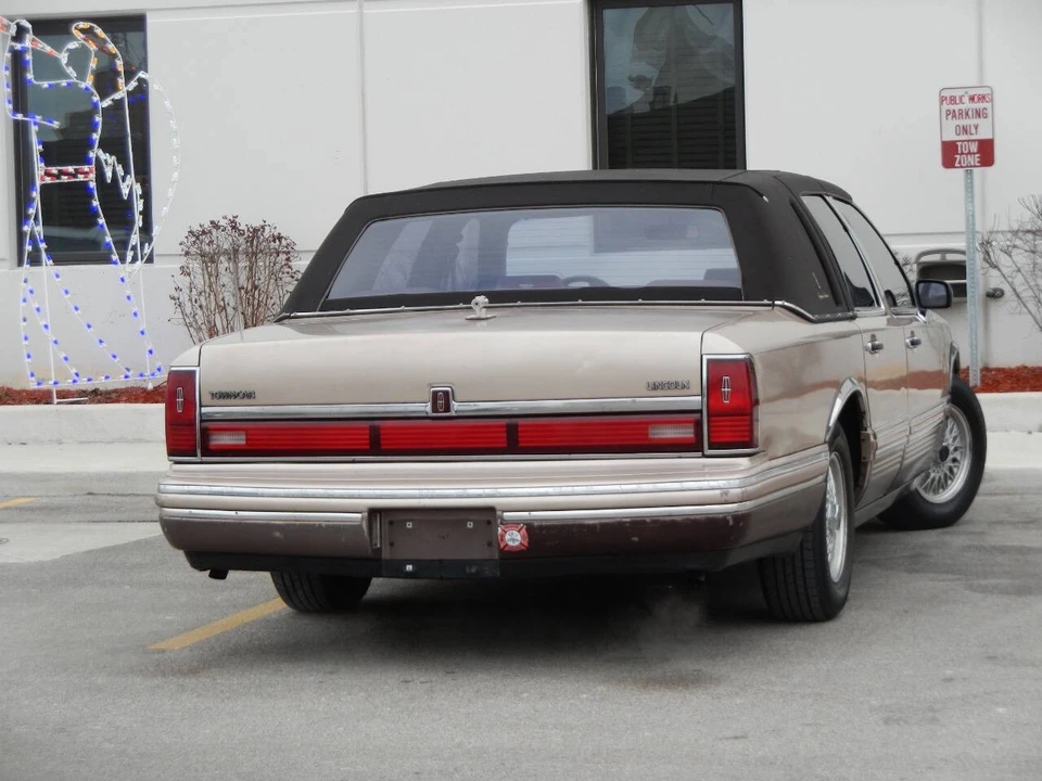 1992 Lincoln Town Car - Image 16 of 21