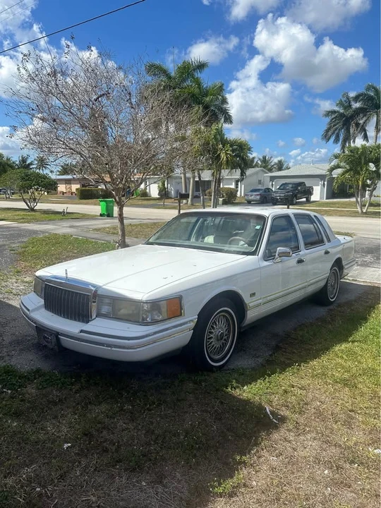 1992 Lincoln Town Car - Image 2 of 7