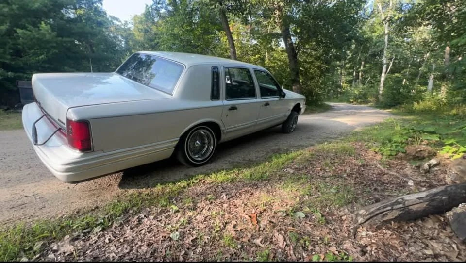 1992 Lincoln Town Car - Image 16 of 19