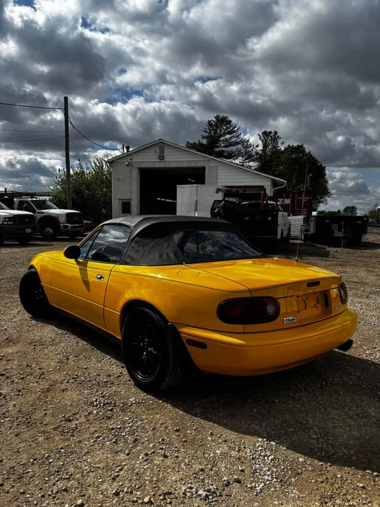 1992 Mazda NA MX-5 Miata - Image 5 of 12
