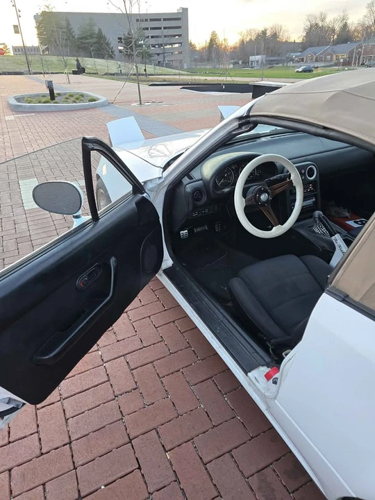 1992 Mazda NA MX-5 Miata - Image 9 of 19
