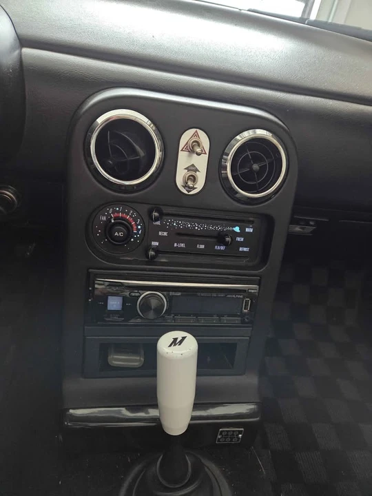 1992 Mazda NA MX-5 Miata - Image 6 of 9