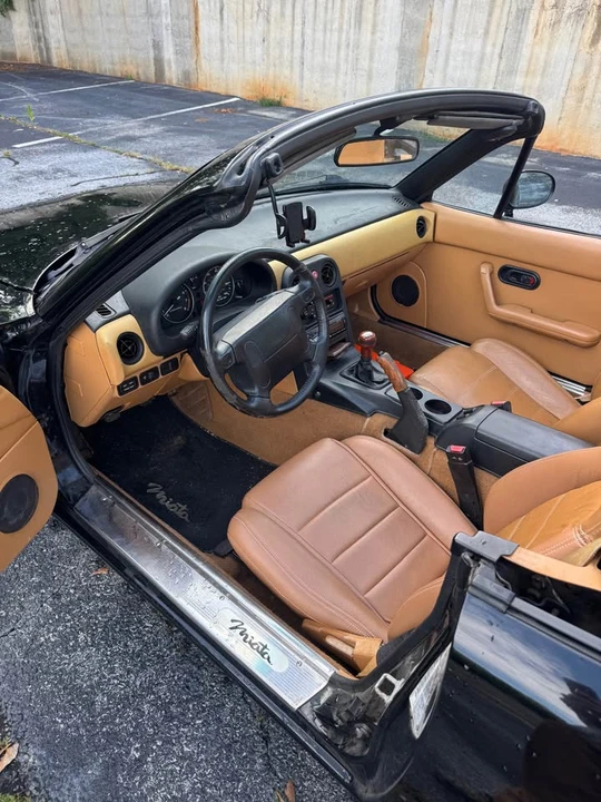 1992 Mazda NA MX-5 Miata - Image 9 of 12