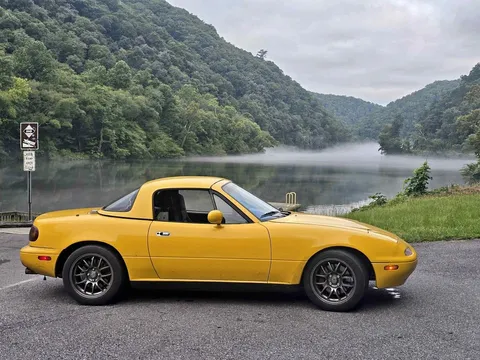 1992 Mazda MX-5 Convertible 2D