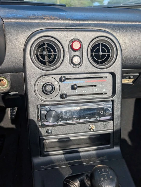 1992 Mazda NA MX-5 Miata - Image 10 of 15