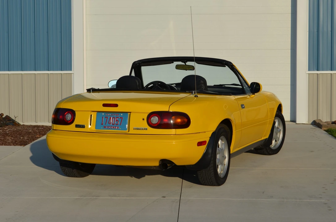 1992 Mazda NA MX-5 Miata - Image 15 of 31