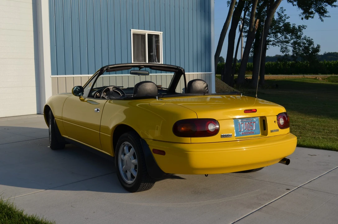 1992 Mazda NA MX-5 Miata - Image 21 of 31