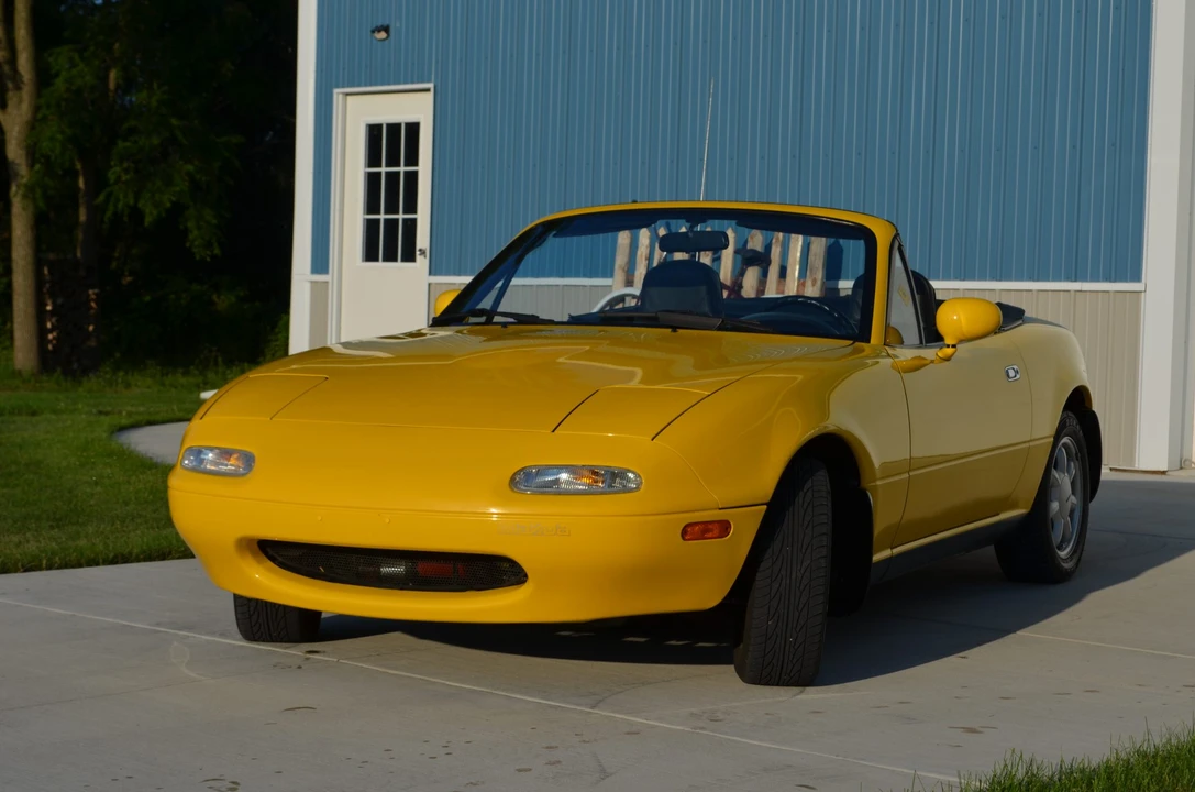 1992 Mazda NA MX-5 Miata - Image 2 of 31