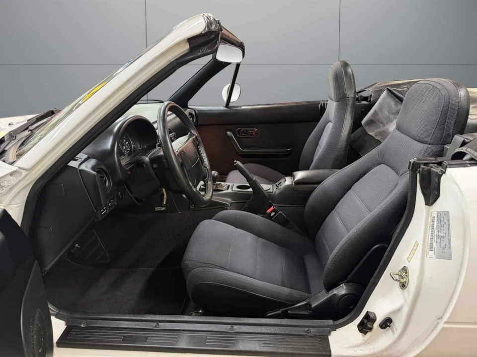 1992 Mazda NA MX-5 Miata - Image 10 of 25