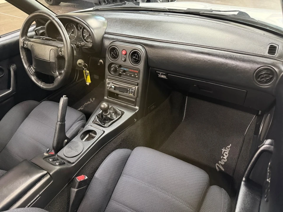 1992 Mazda NA MX-5 Miata - Image 15 of 25