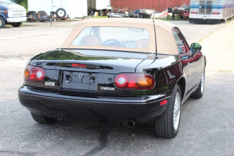 1992 Mazda NA MX-5 Miata - Image 9 of 26