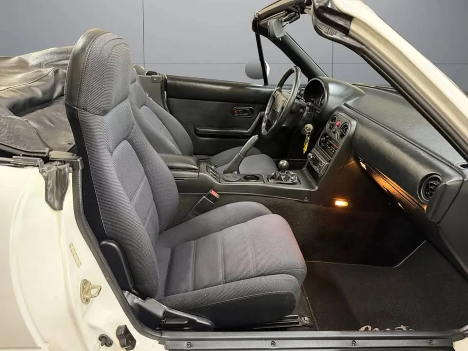 1992 Mazda NA MX-5 Miata - Image 17 of 20