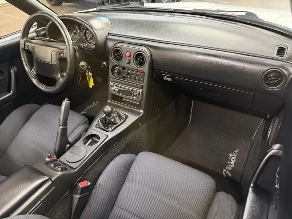 1992 Mazda NA MX-5 Miata - Image 15 of 20