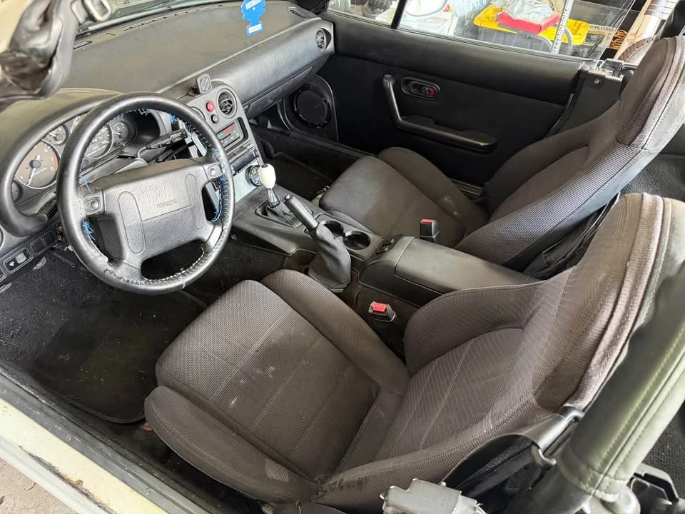 1992 Mazda NA MX-5 Miata - Image 9 of 13