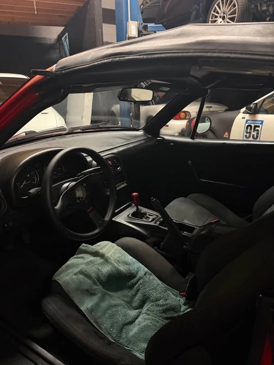 1992 Mazda NA MX-5 Miata - Image 7 of 8