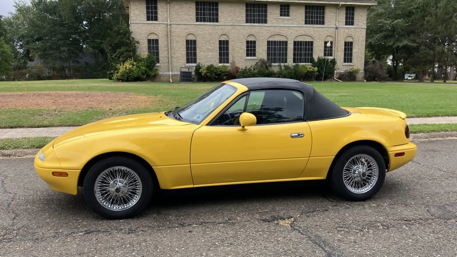 1992 Mazda NA MX-5 Miata - Image 2 of 8