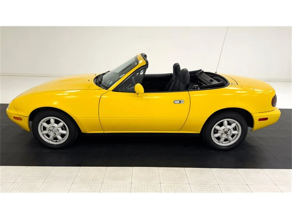 1992 Mazda NA MX-5 Miata - Image 5 of 31