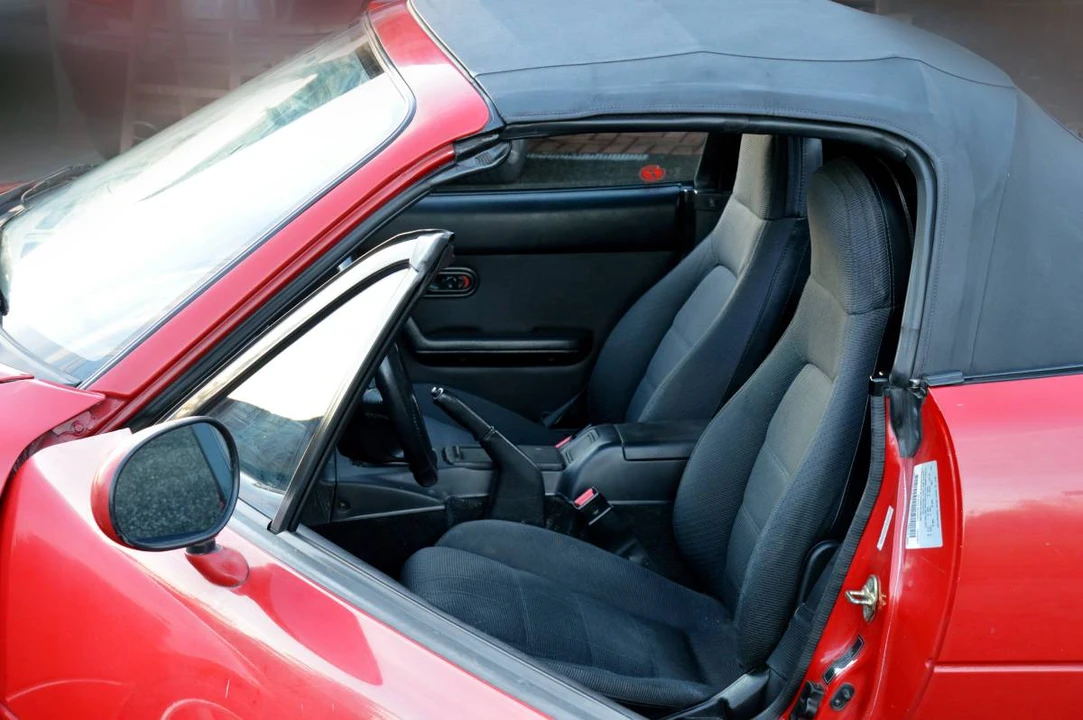 1992 Mazda NA MX-5 Miata - Image 6 of 7