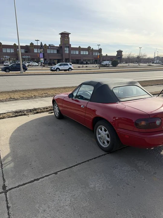 1992 Mazda NA MX-5 Miata - Image 6 of 12