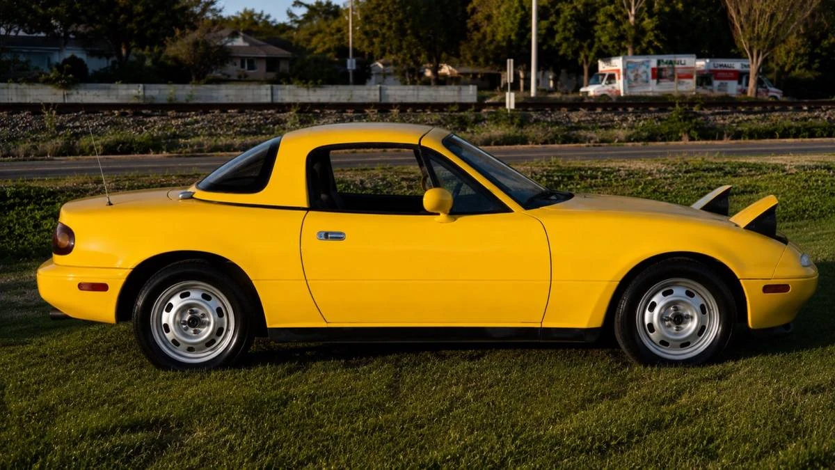 1992 Mazda NA MX-5 Miata - Image 2 of 16