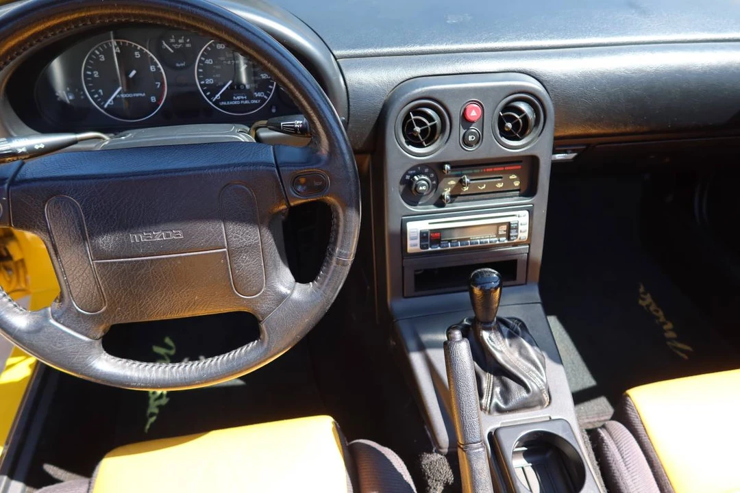 1992 Mazda NA MX-5 Miata - Image 8 of 19