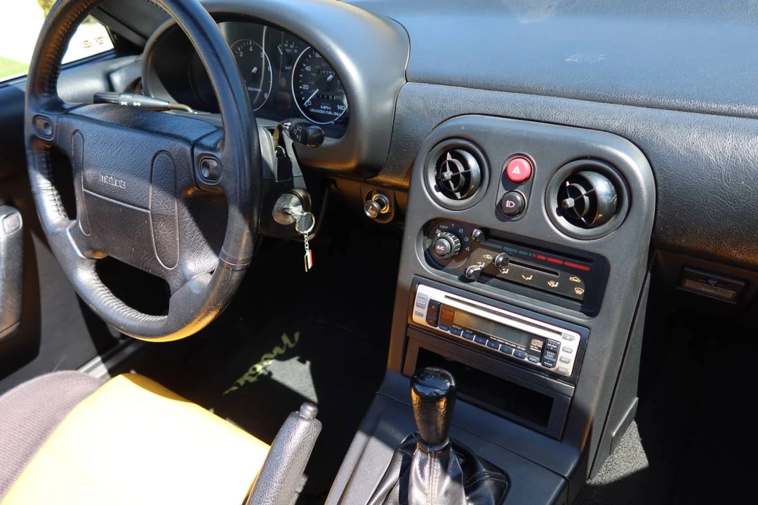 1992 Mazda NA MX-5 Miata - Image 16 of 19