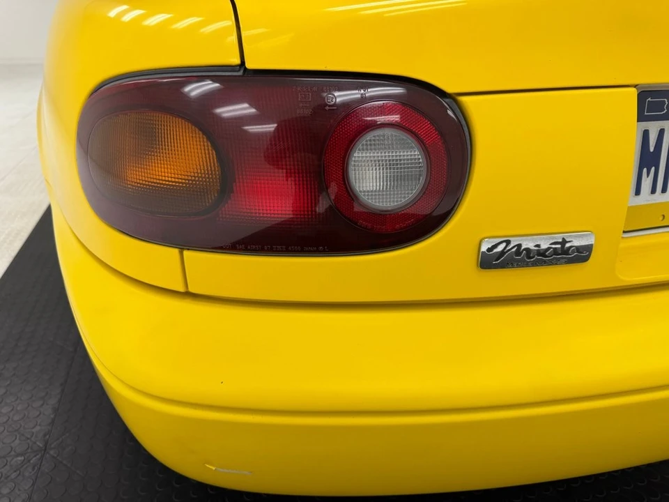 1992 Mazda - Image 22 of 31
