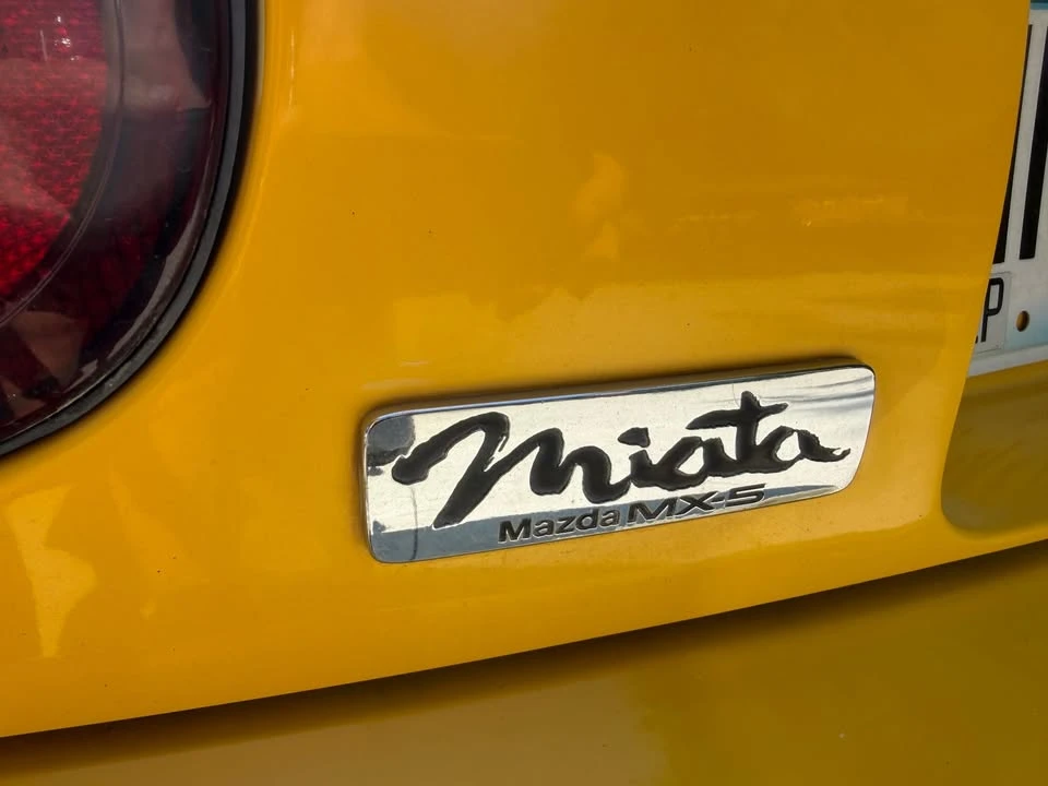 1992 Mazda NA MX-5 Miata - Image 6 of 10