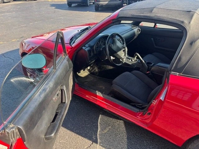 1992 Mazda NA MX-5 Miata - Image 11 of 18