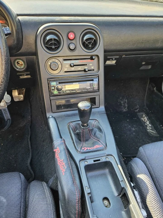 1992 Mazda NA MX-5 Miata - Image 13 of 15