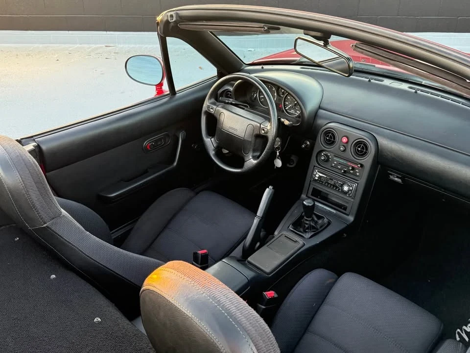 1992 Mazda NA MX-5 Miata - Image 15 of 17