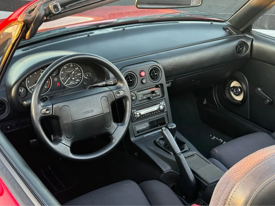 1992 Mazda NA MX-5 Miata - Image 9 of 17
